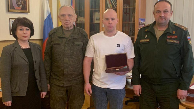 Сыну погибшего на Украине Виктора Глебова  вручили орден Мужества - новости ТИА