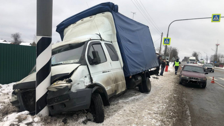 В Тверской области столкнулись два автомобиля: пострадал пешеход - новости ТИА