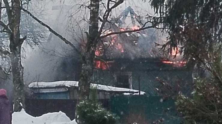В Ржеве сгорел нежилой дом - новости ТИА