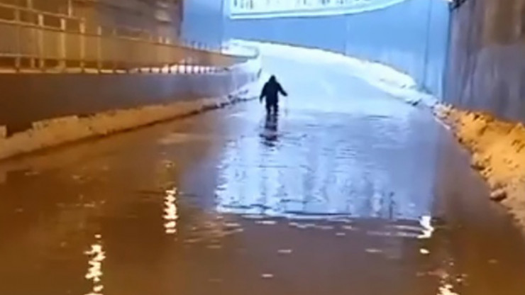 Тоннель в Чуприяновке затопило, воды выше колена - новости ТИА