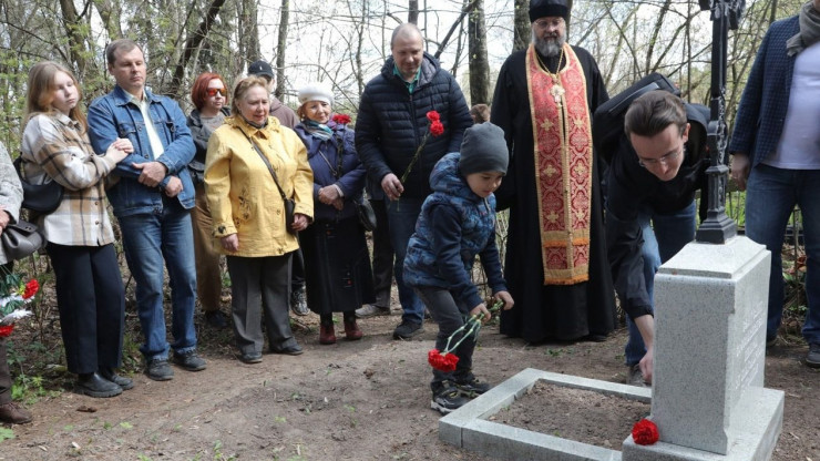 В Кимрах открыли памятник на могиле известного краеведа Алексея Столярова - новости ТИА