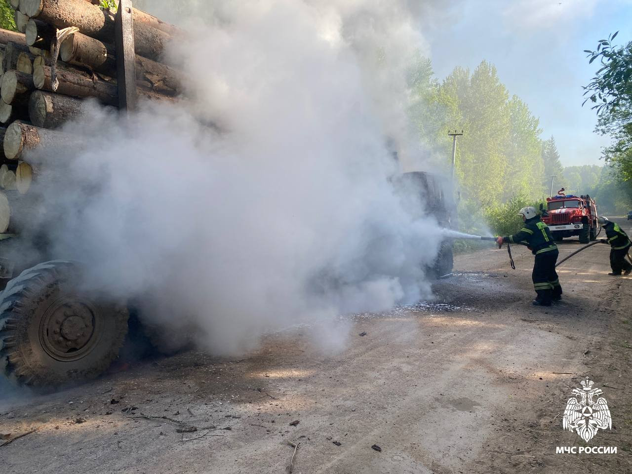 В Тверской области горел лесовоз | 25.05.2024 | Тверь - БезФормата