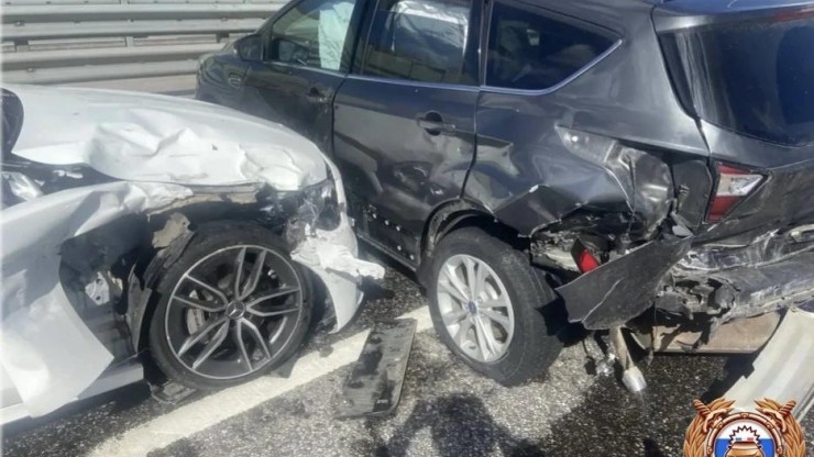 На М-11 в Тверской области в столкновении Mercedes и Ford пострадала женщина - новости ТИА