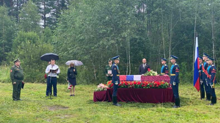 В поселке Калашниково похоронили Сергея Куракина, погибшего в зоне СВО - новости ТИА