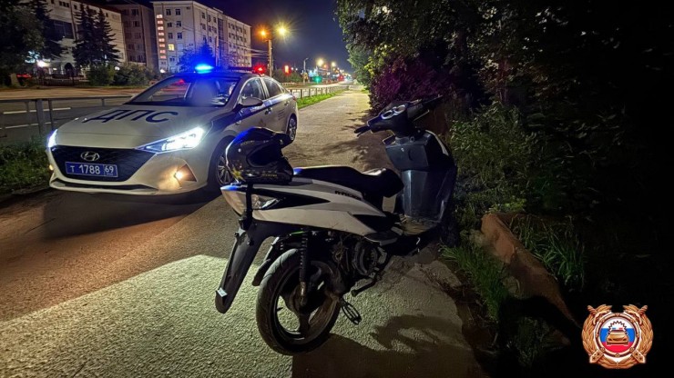 В Твери госавтоинспекторы остановили 16-летнего водителя скутера - новости ТИА