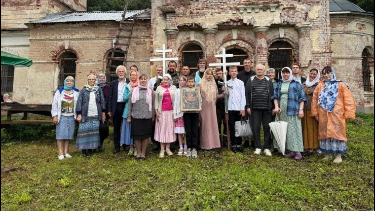 В деревне Тверской области освятили накупольные кресты для восстанавливаемого храма - новости ТИА