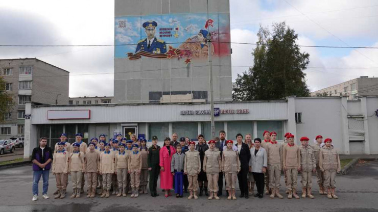 В Торжке нарисовали граффити в память о Герое России лётчике Василии Клещенко - новости ТИА
