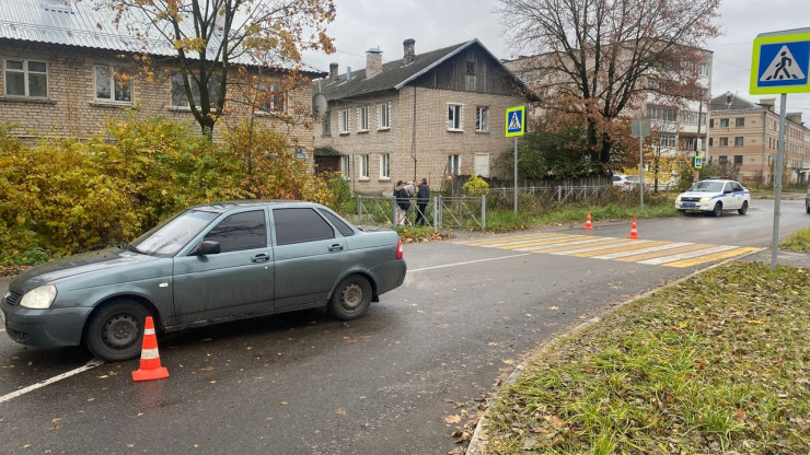 В Тверской области в ДТП на пешеходных переходах сбили девушку и ребёнка - новости ТИА