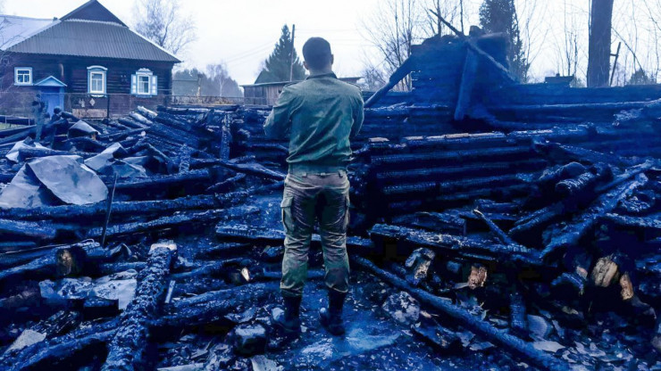 В Тверской области в сгоревшем доме нашли тело мужчины, СК проводит проверку - новости ТИА