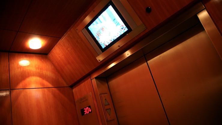 В Твери жители дома подвергались опасности, заходя в лифт - новости ТИА