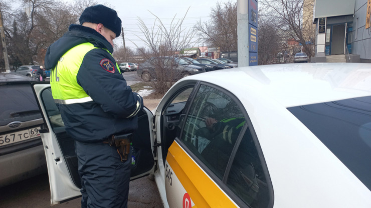 Предъявите лицензию: за сутки в Твери поймали 19 таксистов-нарушителей - новости ТИА