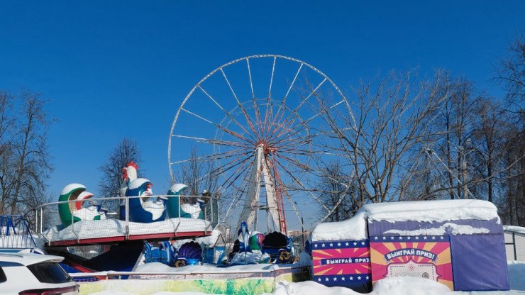 В Городском саду Твери идет демонтаж колеса обозрения: фото - новости ТИА