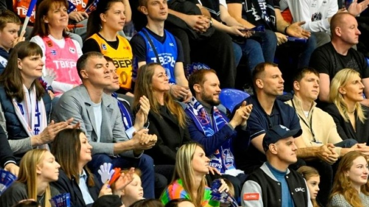 Глава региона поддерживает тверских баскетболистов на трибуне и в MAXе - новости ТИА