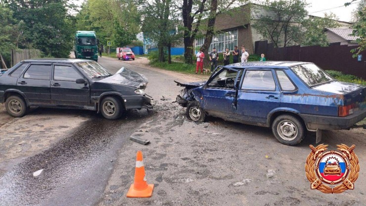 В Тверской области "девятка" врезалась в ВАЗ-2115, пострадали оба водителя - новости ТИА