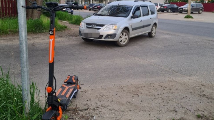 В Твери под колеса попал 16-летний подросток на самокате - новости ТИА
