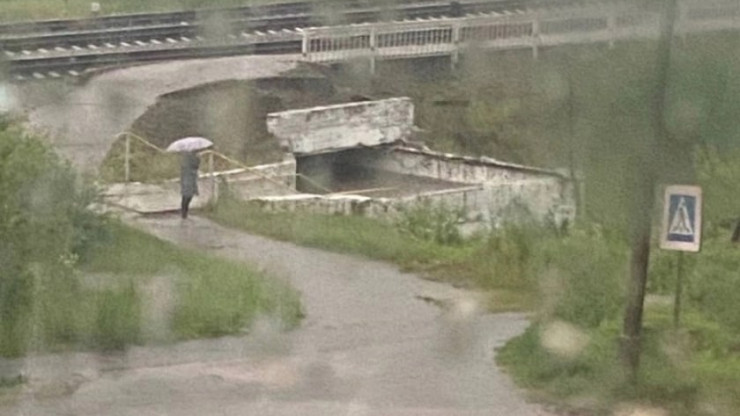 Сильный дождь затопил подземный переход в Тверской области - новости ТИА