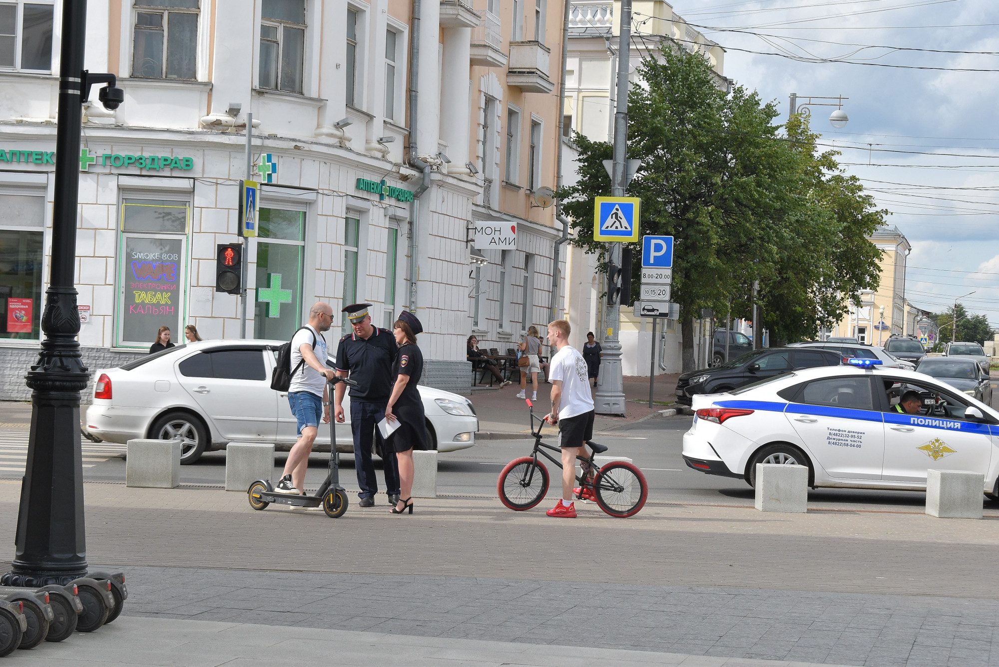 В Твери прошел рейд по выявлению нарушителей - водителей самокатов |  26.06.2024 | Тверь - БезФормата