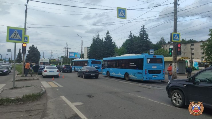 В Твери водитель сбил двух детей на пешеходном переходе - новости ТИА