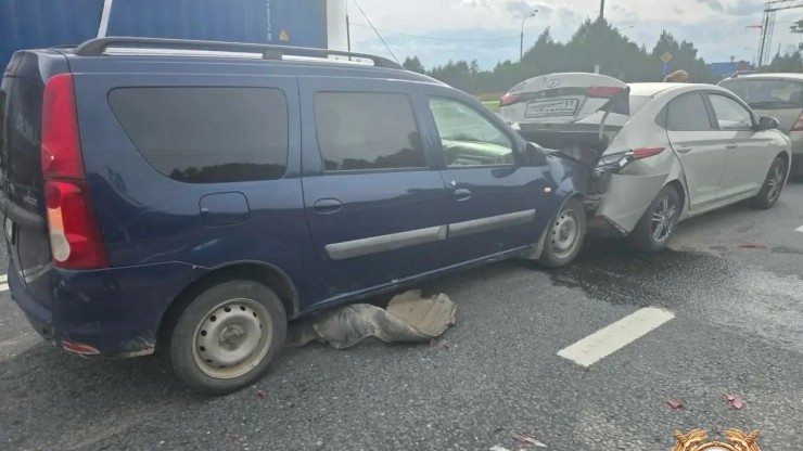 В Тверской области из-за въехавшей в легковушку машины пострадала девочка - новости ТИА