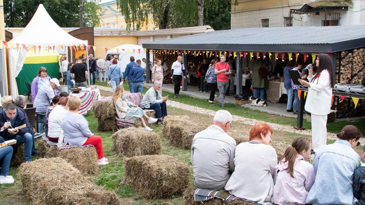 В Торжке на фестивале можно попробовать варенье, хлеб и сбитень - новости ТИА