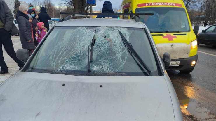 В Твери осудили водителя, который поехал на "красный" и сбил пешехода - новости ТИА