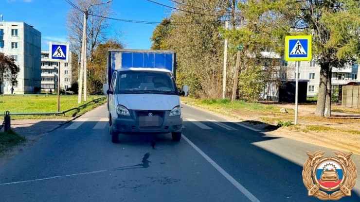 В Твери пенсионер на продуктовом грузовике сбил ребенка на "зебре" - новости ТИА
