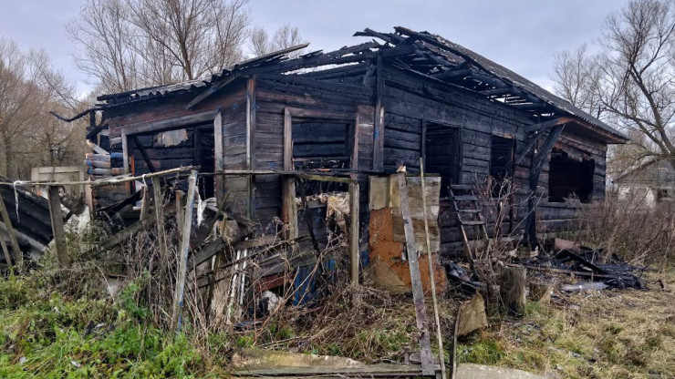 В Тверской области в нежилом доме во время пожара погиб мужчина - новости ТИА