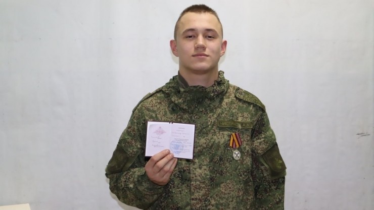В Тверской области выпускнику школы вручили медаль за воинскую доблесть - новости ТИА