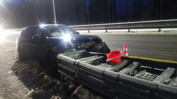 В Тверской области после взрыва колеса автомобиль врезался в отбойник - новости ТИА