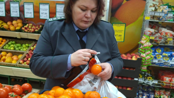 Сотрудники Россельхознадзора ищут в супермаркетах Твери клопов и плодожорок - новости ТИА