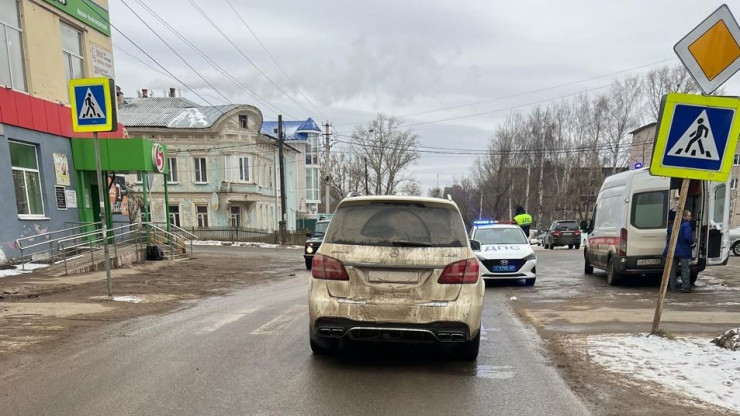 В Тверской области Mercedes сбил пешехода - новости ТИА