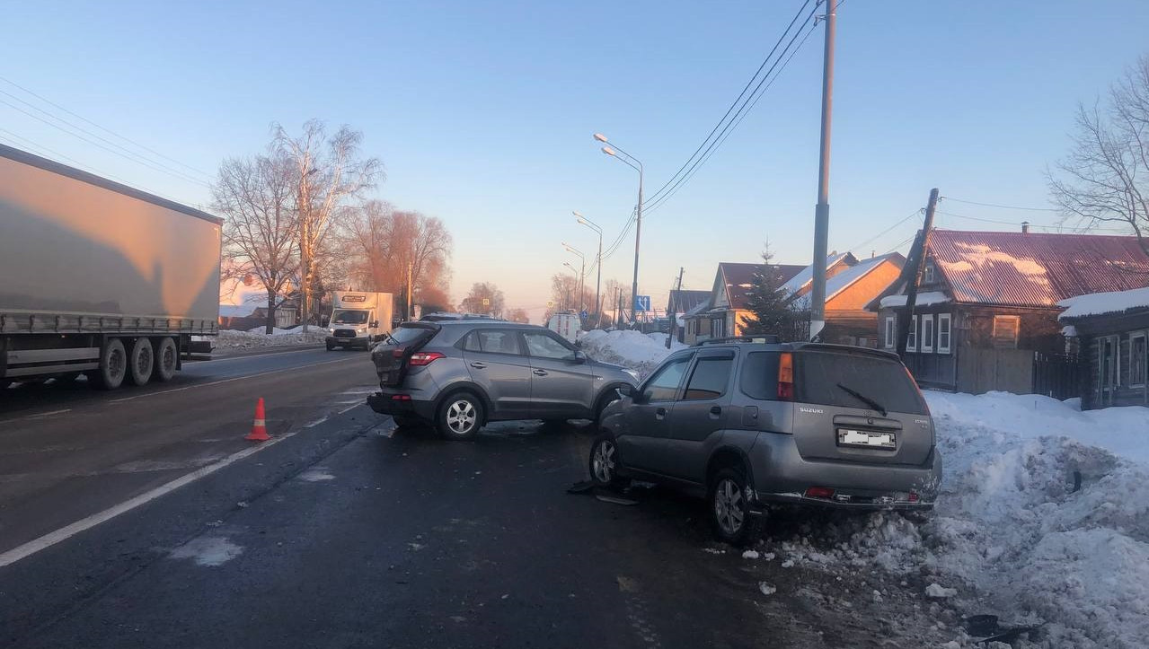 В тройном ДТП на трассе в Тверской области пострадали два водителя - ТИА