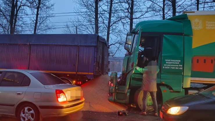 В Твери на Московском шоссе фура "догнала" зерновоз - новости ТИА