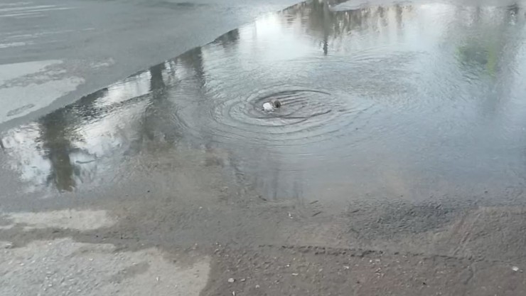 В Твери улицу заливают "ключи" из колодцев - народные новости ТИА