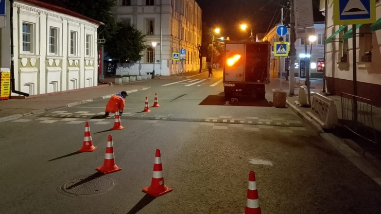 В Твери к 1 сентября обновили дорожные знаки и разметку возле объектов соцсферы - новости ТИА