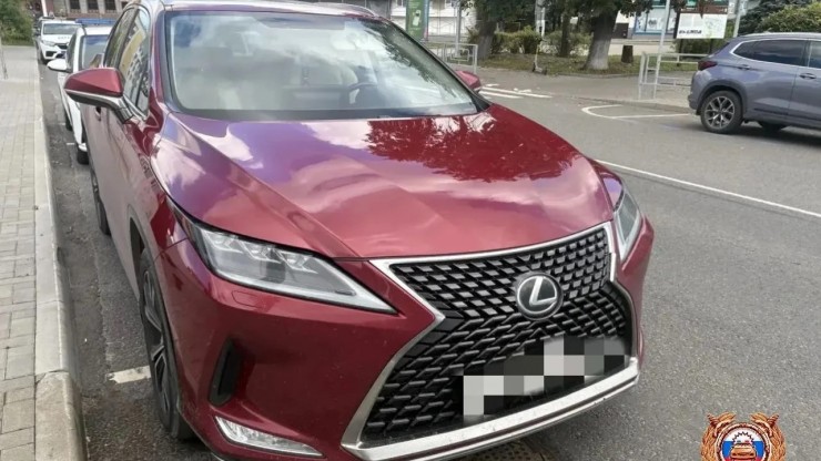 В центре Твери женщина на "Лексусе" въехала в другой автомобиль - новости ТИА