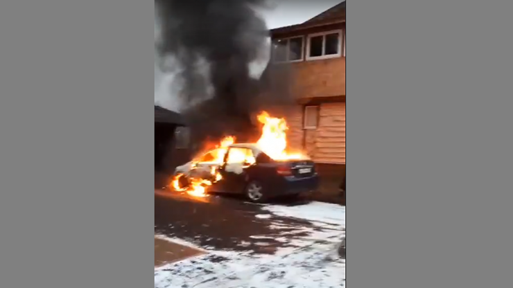 В Твери в Новой Константиновке сгорел Nissan Tiida - новости ТИА