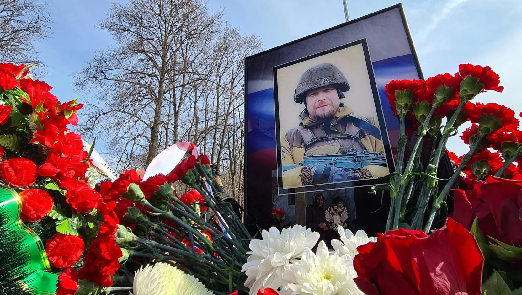 Похоронили погибших на украине. Могилы военнослужащих погибших. Могилы погибших на Украине.