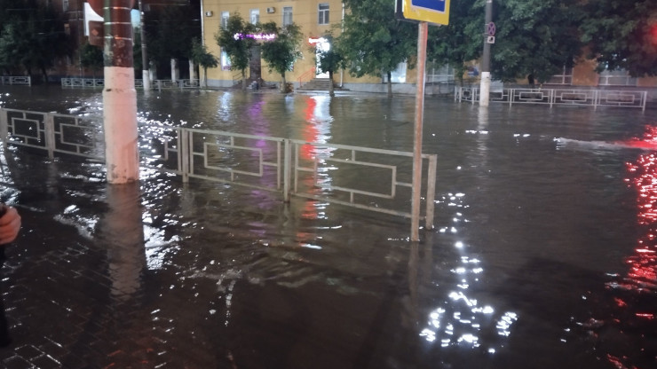 Тверь ночью после дождя затопило - новости ТИА