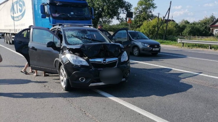 В Тверской области столкнулись три автомобиля, потребовалась помощь спасателей - новости ТИА