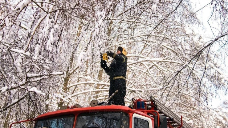 МЧС опубликовало фотографии ликвидации последствий снегопадов в Тверской области - новости ТИА