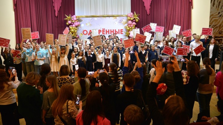 В Твери наградили одаренных школьников и их педагогов - новости ТИА