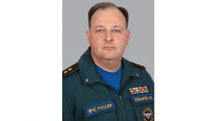 На тверского генерала МЧС Анатолия Елизарова упала ледяная глыба - новости ТИА
