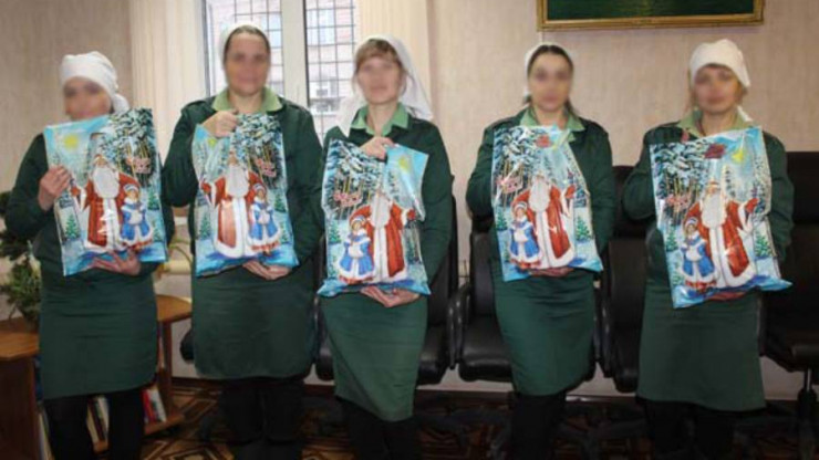 В Волочке осуждённые женщины связали подарки для детей-инвалидов - новости ТИА