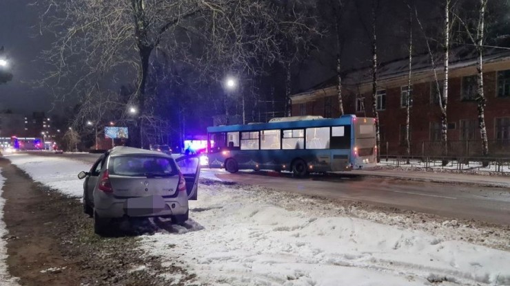 При ДТП с автобусом в Твери пострадал подросток - новости ТИА