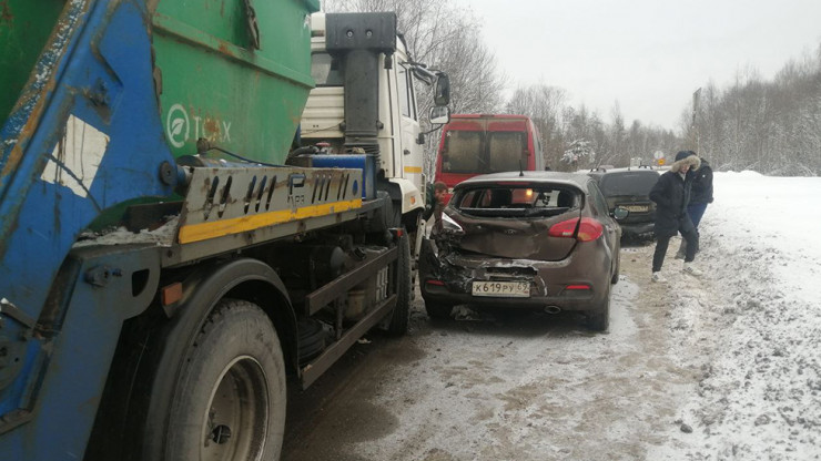 В Тверской области в массовом ДТП пострадали два человека, в том числе ребёнок - новости ТИА