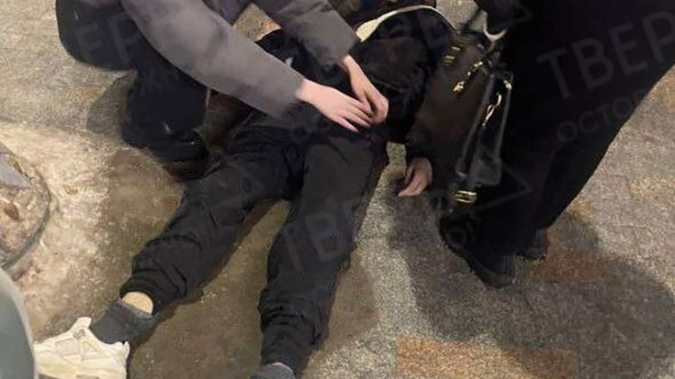 В Твери на остановке скончался 22-летний парень - новости ТИА