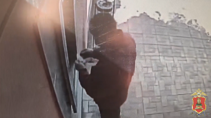 Житель Максатихи шиканул на чужие деньги и оказался в полиции - новости ТИА