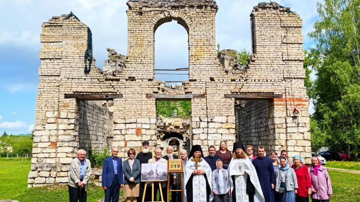 В Старице прошёл молебен возле руин древнего Вознесенского монастыря - новости ТИА