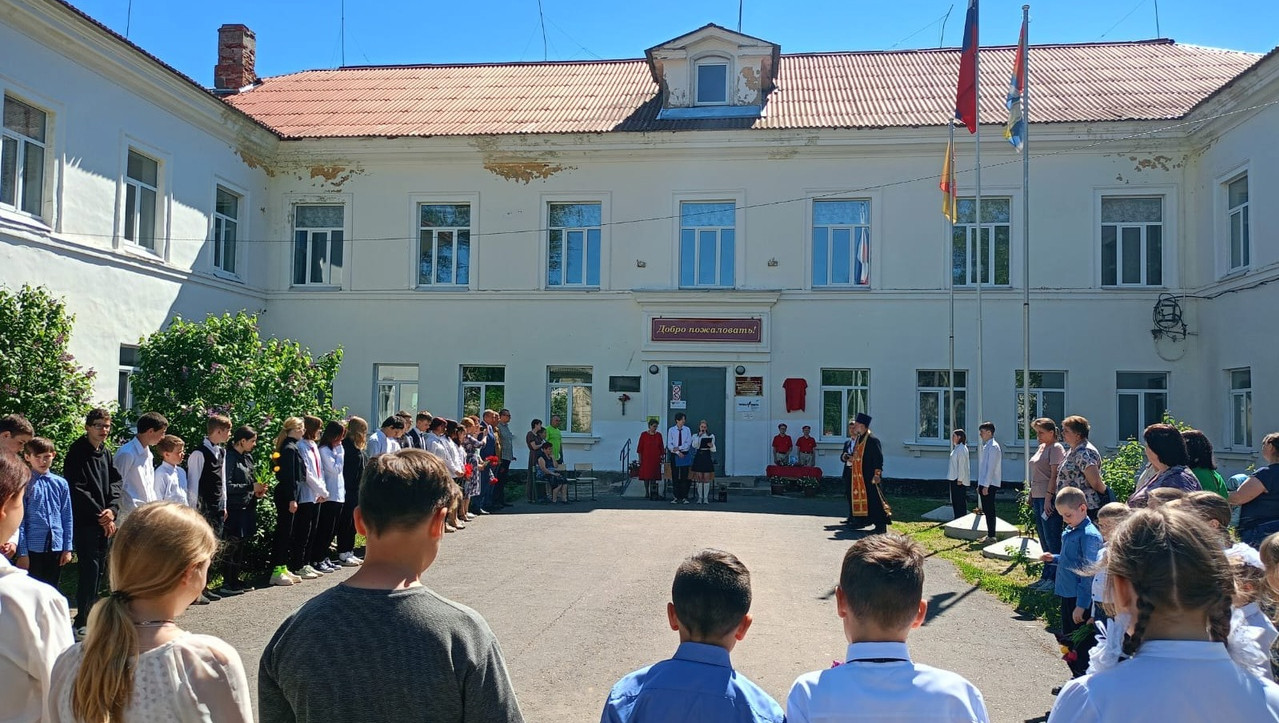 В Тверской области открыли мемориальную доску погибшему на СВО Рустаму  Ермилову - ТИА